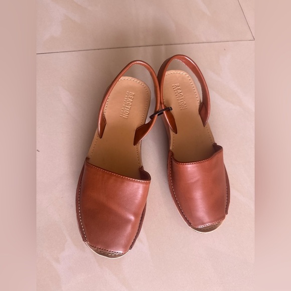 Reaction Kenneth Cole Brown 2” Platform, Peep-toe shoes 8/39 - Picture 13 of 14